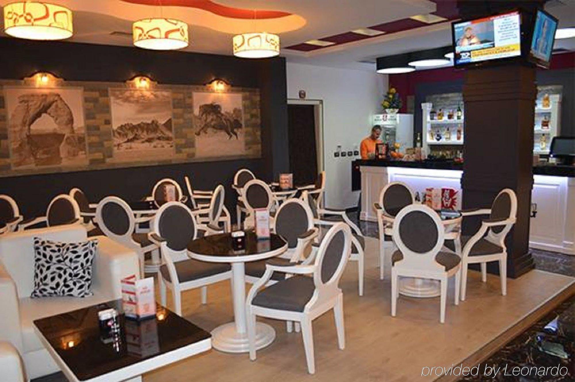Hotel Mustang Vasqarr 외부 사진