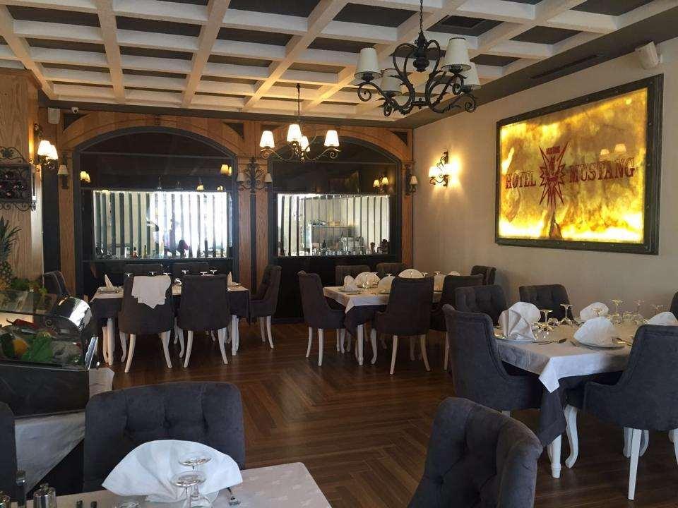Hotel Mustang Vasqarr 레스토랑 사진